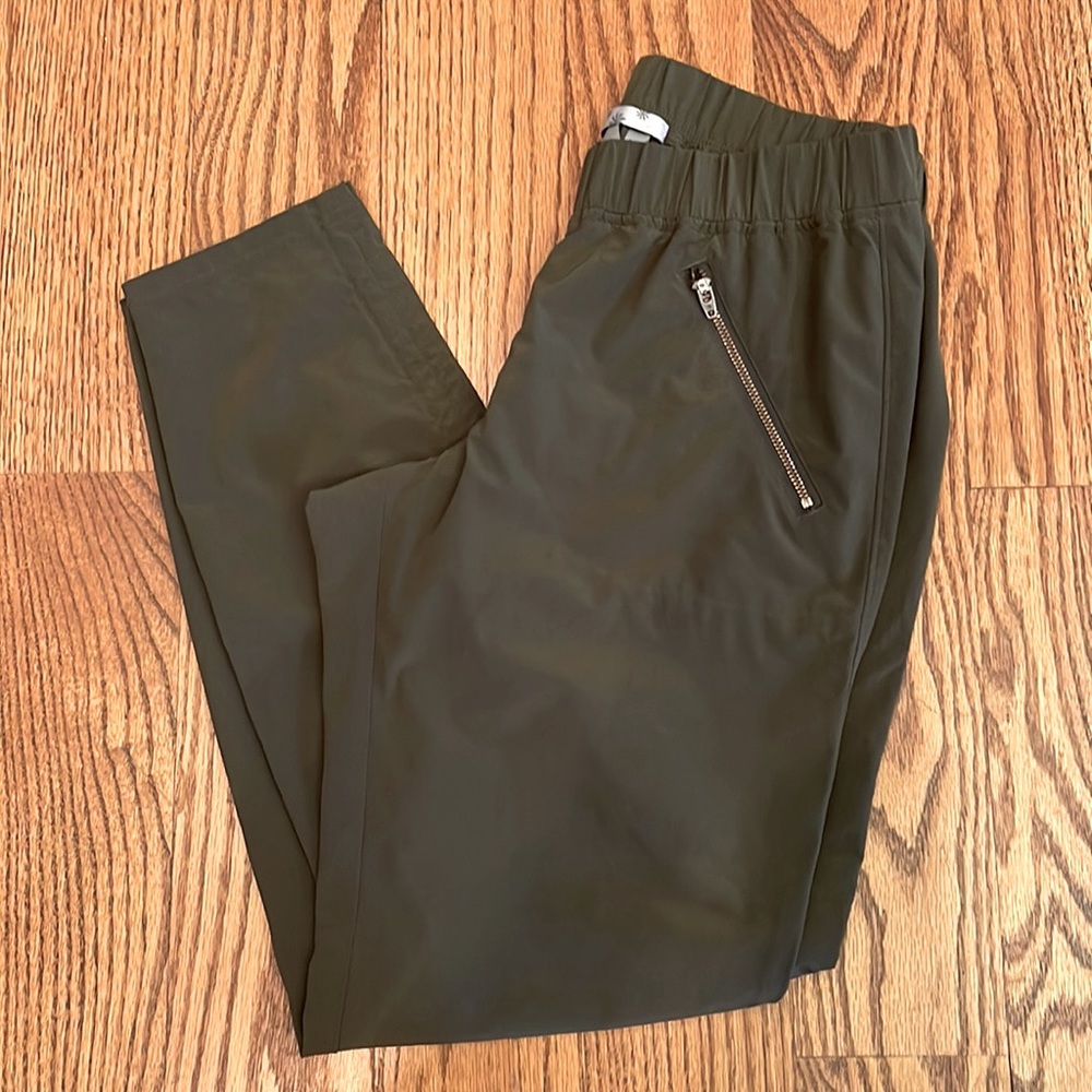 Athleta Aspire Ankle Pant, army green, size 4